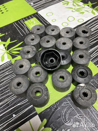 Колпачки на колесные болты Volkswagen polo