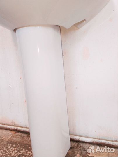 Раковина с пьедесталом