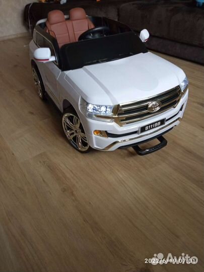 Детский электромобиль