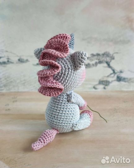 Игрушка единорог вязаный