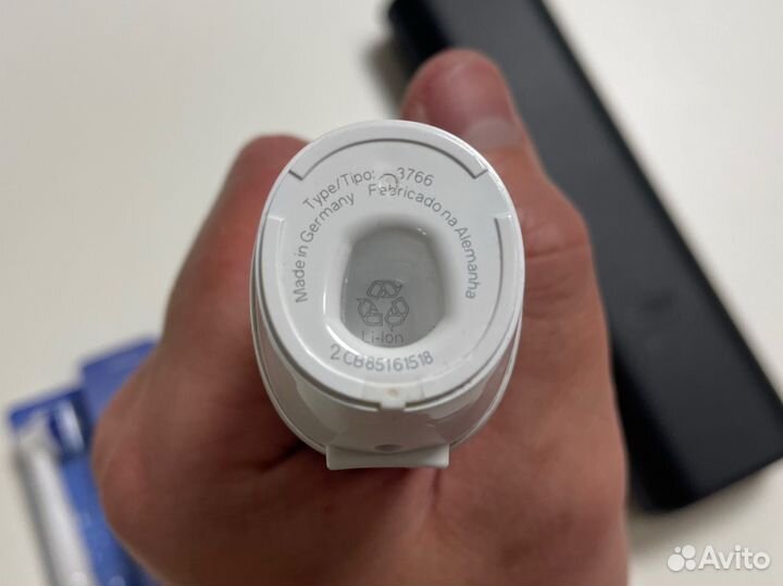 Электрическая зубная щетка Oral-B (Braun)