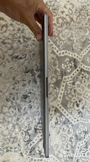 Macbook Pro 15 i7/16gb TouchBar