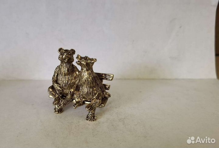 Кролики, котики, совы и др. на скамейке