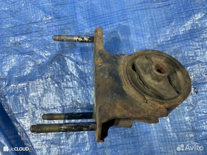 Подушка двигателя на toyota camry SV40 4SFE