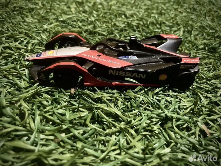 Коллекционная машинка Nissan Bluetooth