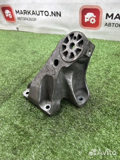 Кронштейн двигателя правый Audi Q7 4L 3.0 дизель