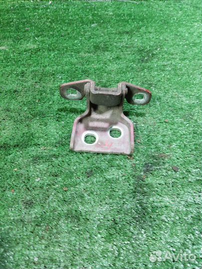 Петля двери Renault Logan