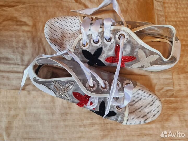 Отдам бесплатно женская обувь