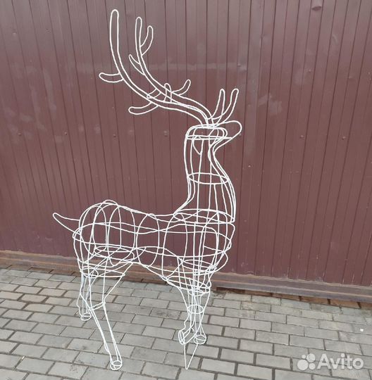 Олень из проволоки