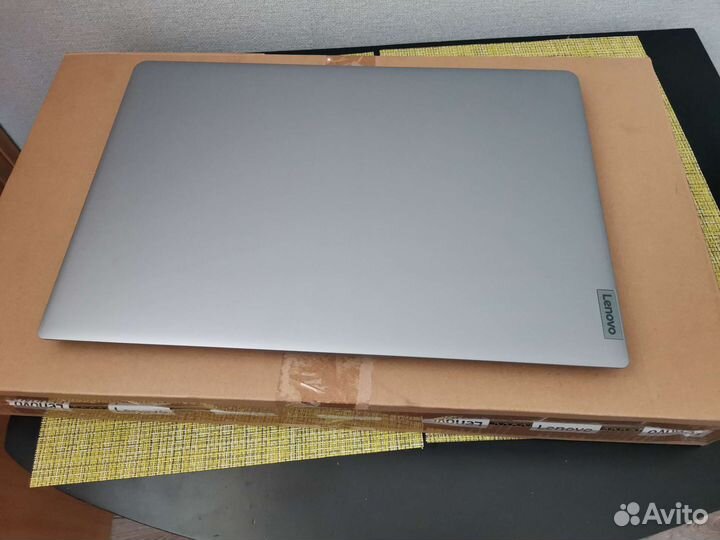 Большой ноутбук Lenovo