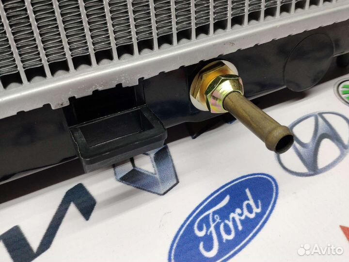 Радиатор охлаждения Infiniti G35 (03-05) AT