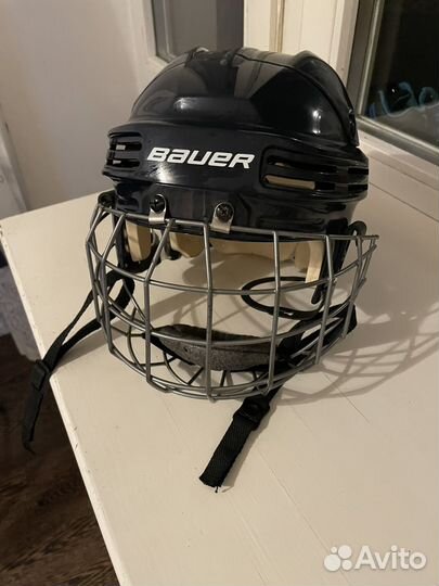 Хоккейный шлем