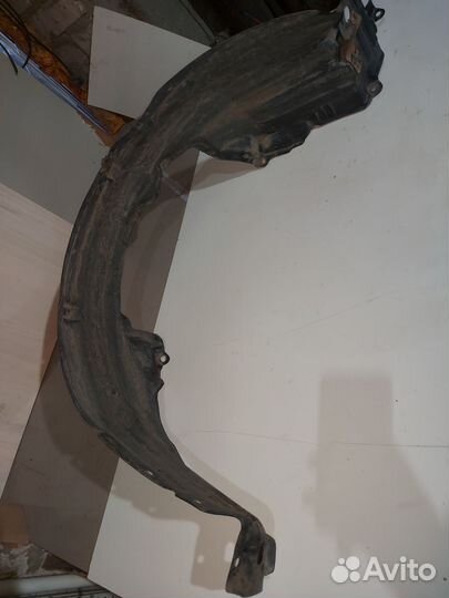 Подкрылок передний правый Nissan Almera N16