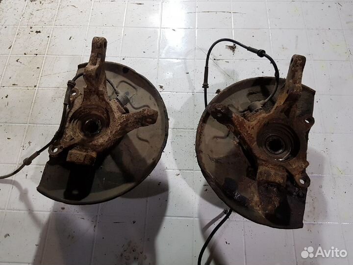 Кулак поворотный правый Volvo S40 1998 1.6 МКПП