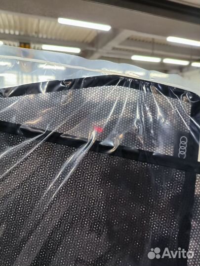 Комплект от солнца стекол задних дверей Audi Q7 4L