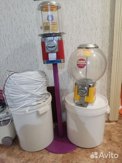 Автоматы для конфет, жевательной резинки, игрушек