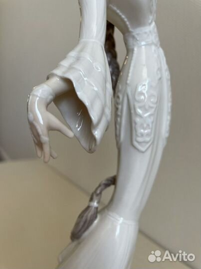 Empire статуэтка девушки «Бишi ару»