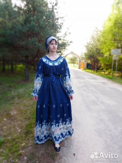 Платье джинсовое с вышивкой