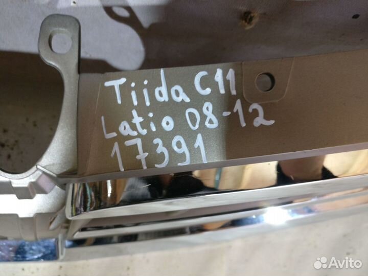 Ниссан Тиида C11 2008- Решетка радиатора 17391