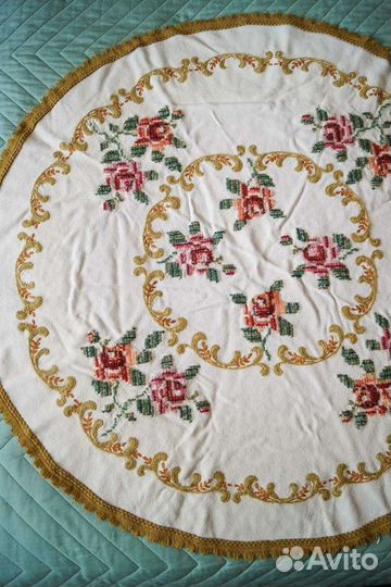 Винтажная круглая скатерть с розами