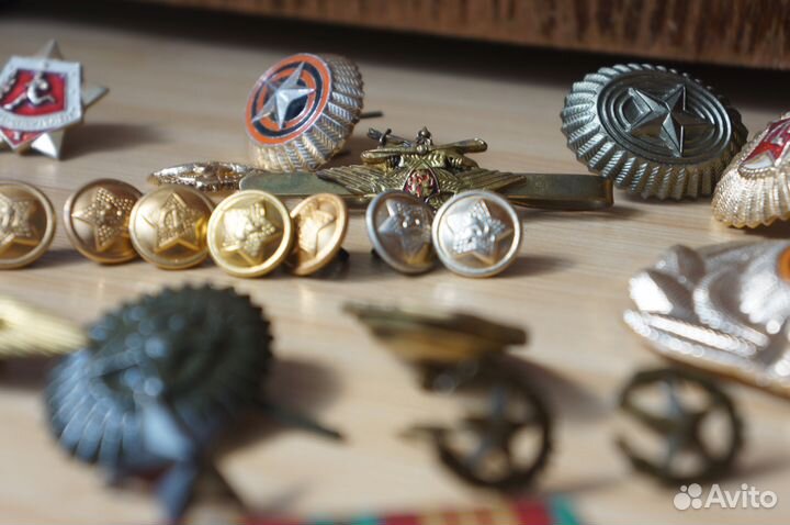 Кокарды, знаки отличия, звезды, классность