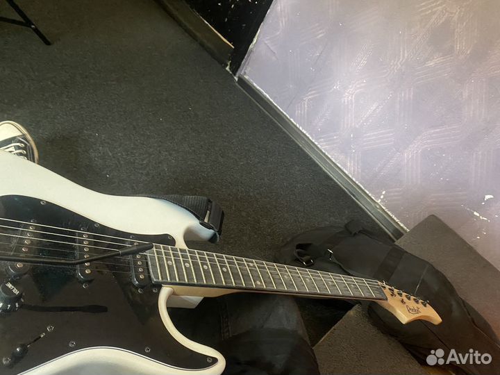 Электрогитара