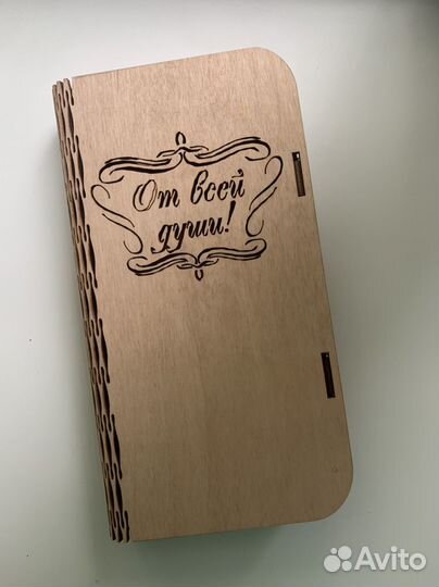 Деревянная шкатулка