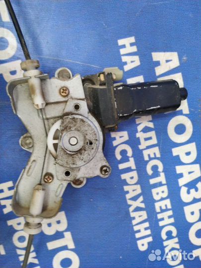 Задний правый стеклоподъемник Hyundai Sonata 4