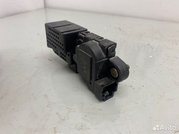 Активатор замка двери задний правый Hyundai Sonata