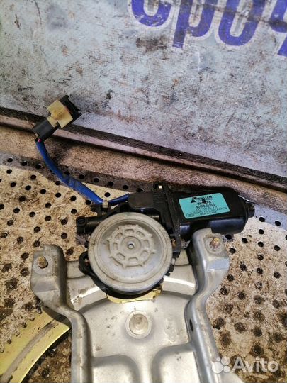 Стеклоподъемник передний правый Kia Sorento 1 2.4