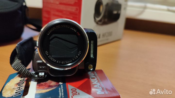 Видео камера Canon legria HF200 (сделана в Японии)