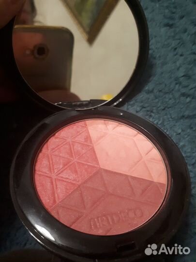 Румяна, тени и стойкие помады