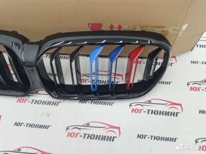 Решетка в стиле M5 G30 рест. с триколором Bmw