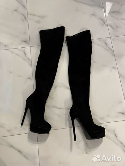 Чёрный ботфорты