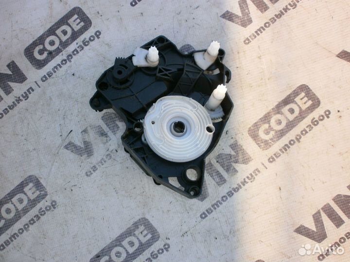 Механизм заслонок отопителя Ford Focus 3