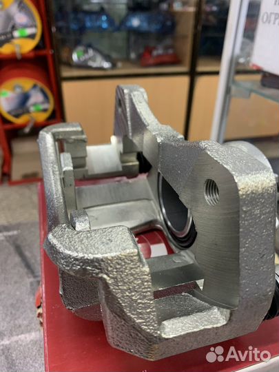 Суппорт тормозной передний Шевроле Лачетти