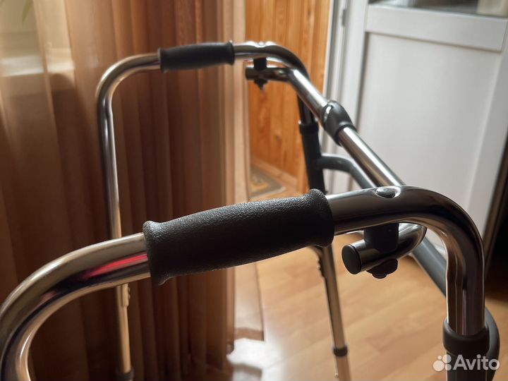 Ходунки для пожилых на колесиках