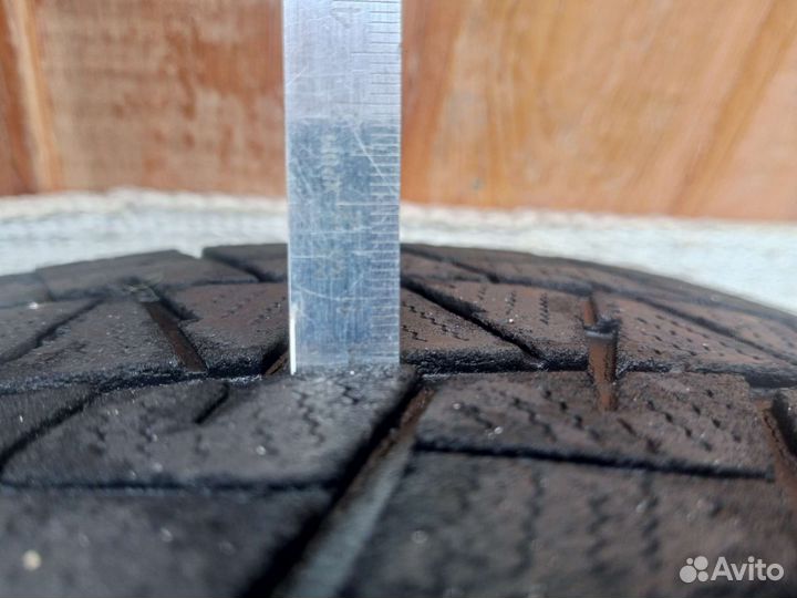 Bridgestone Blizzak DM-V1 225/65 R17