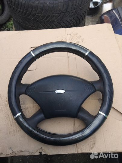 Руль с подушкой на Форд Фокус-1 Американец