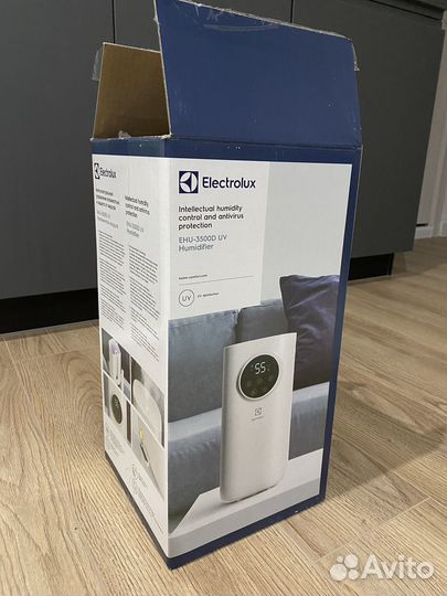 Воздухоувлажнитель Electrolux EHU-3500D UV белый