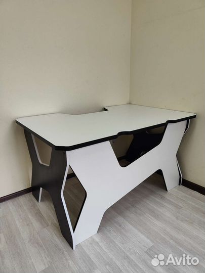 Стол Геймерский king 1400x900x740