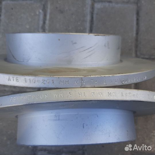 Задние тормозные диски на Opel