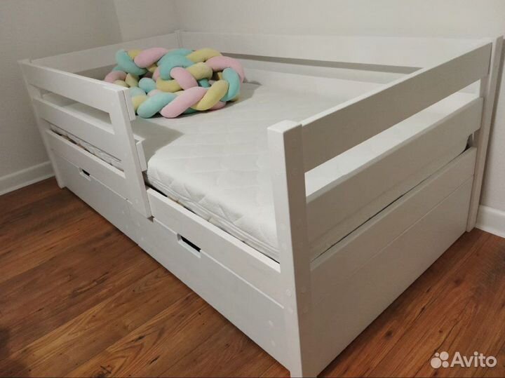 Кровать из массива