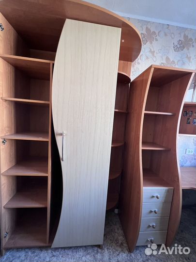 Компьютерный стол и шкаф