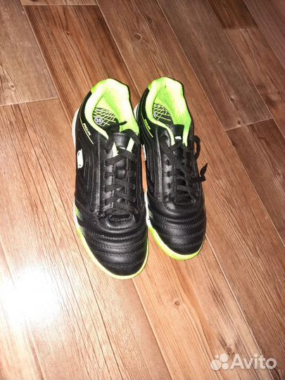 Продам футбольные буцы для спорт зала