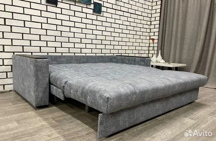 Диван на металлокаркасе