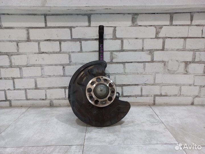 Кулак передний левый Mercedes E500 W211 113.967