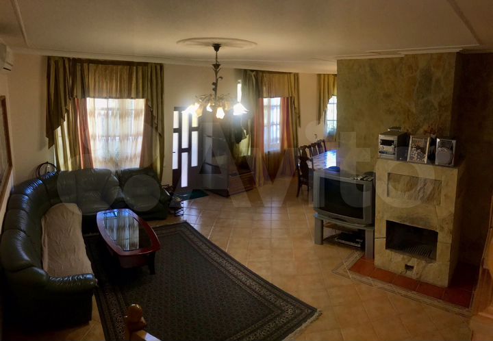 Дом 401,7 м² на участке 15,3 сот.