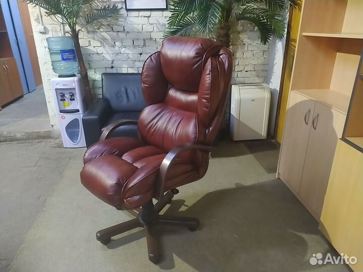 Кресло руководителя Барон (кожа). Новое