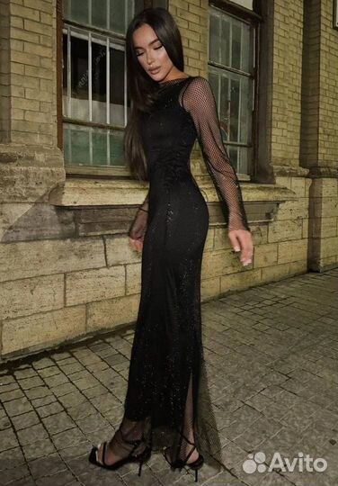 Платье потфигуре макси